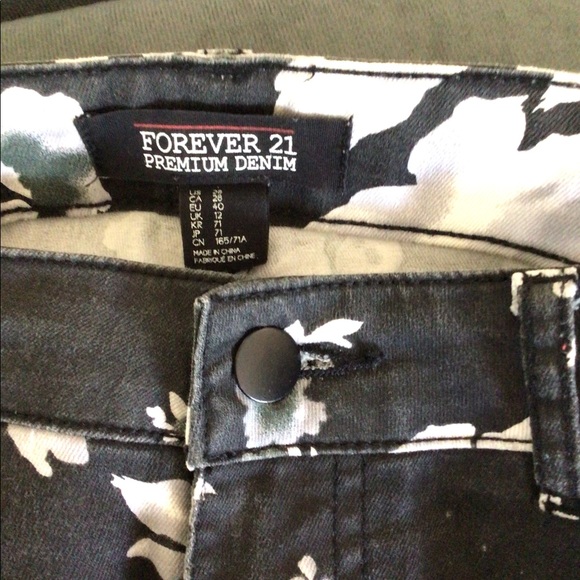 Forever 21 floral pants - Picture 3 of 3